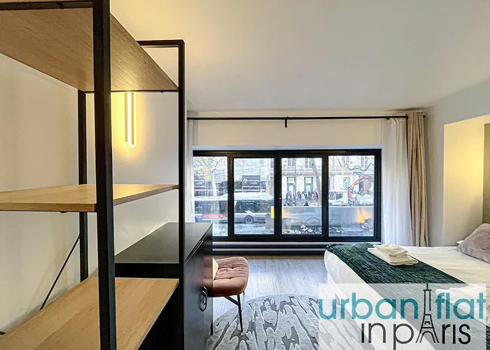 Urban Flat 194 - Spacious 3 Bedroom Montmartre
